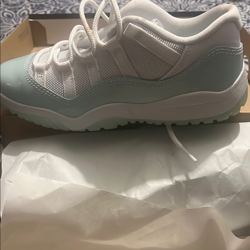 Nike White and Green Sneakers for Everyday Comfort